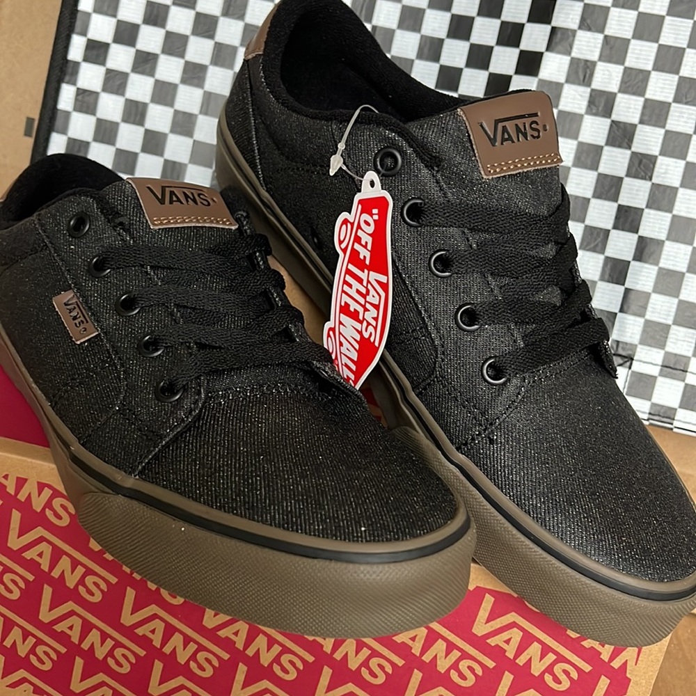 Vans Men’s Bishop
(Waxed Denim) Black/Gum
VN000NLUAKS
Sneakers - Picture 7 of 16